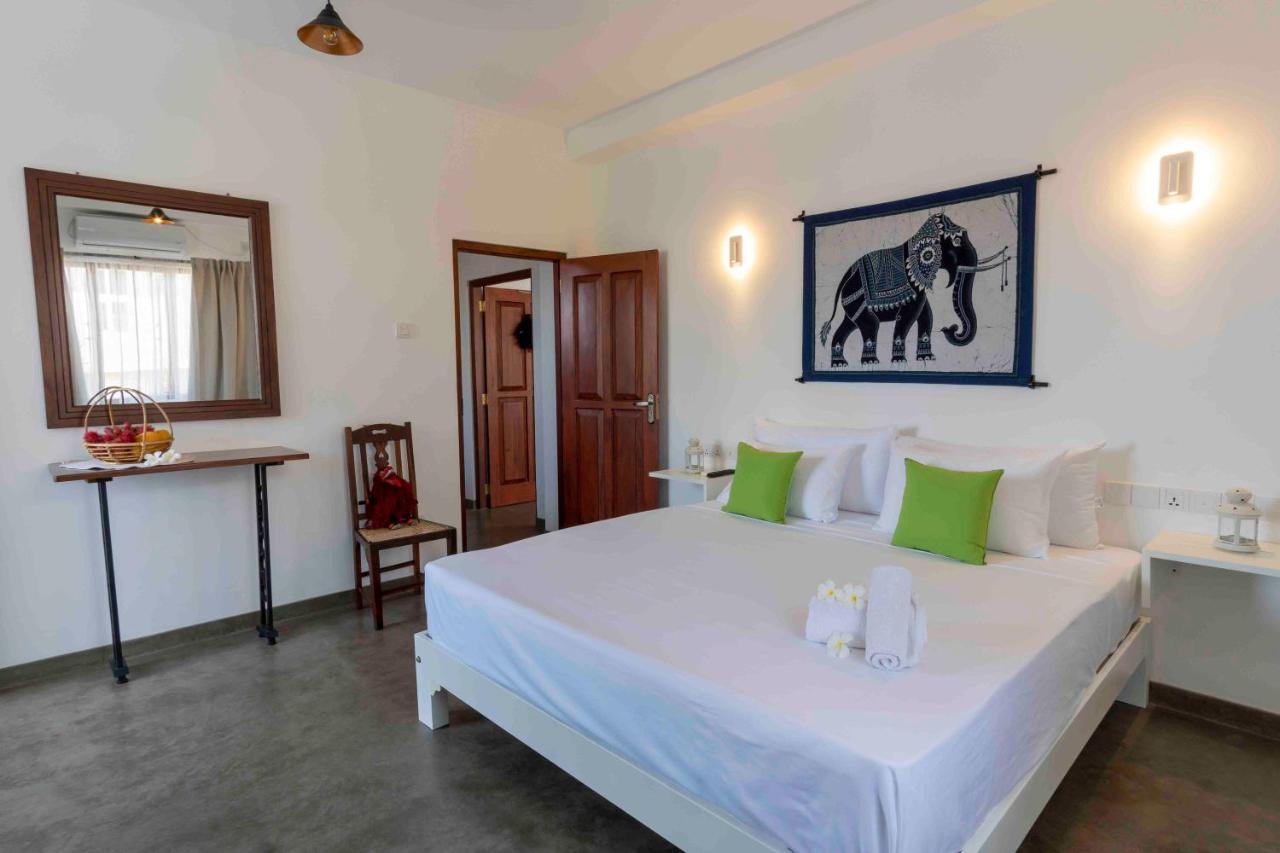 Brixia Cafe & Guest Bed & Breakfast Galle Ngoại thất bức ảnh